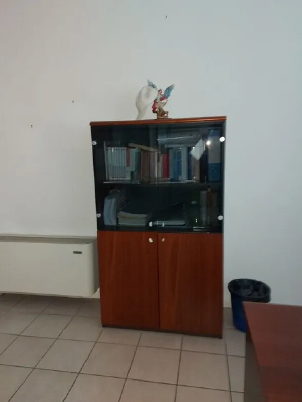 18#8076 Arredo da ufficio ed attrezzature elettroniche