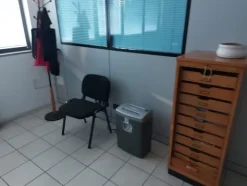 18#8076 Arredo da ufficio ed attrezzature elettroniche
