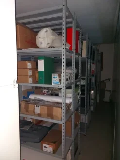 18#8076 Arredo da ufficio ed attrezzature elettroniche