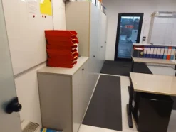 18#8076 Arredo da ufficio ed attrezzature elettroniche