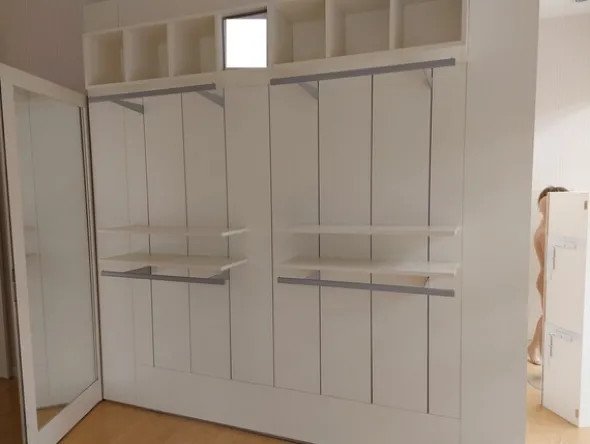 15#7897 Arredo e attrezzature negozio abbigliamento
