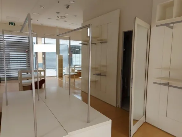 15#7897 Arredo e attrezzature negozio abbigliamento