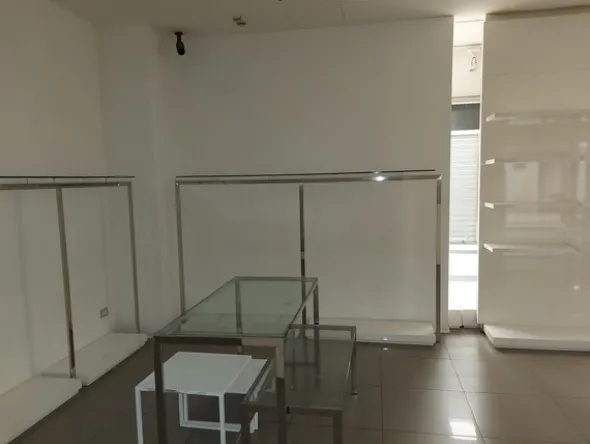 16#7897 Arredo e attrezzature negozio abbigliamento