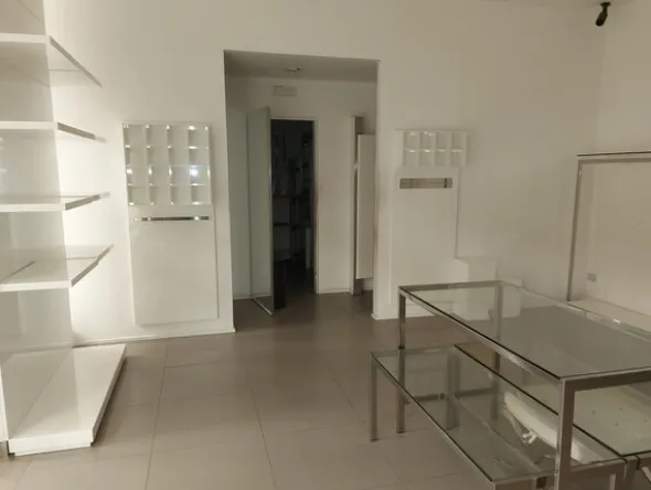 16#7897 Arredo e attrezzature negozio abbigliamento