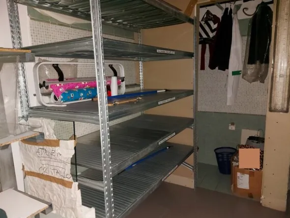 16#7897 Arredo e attrezzature negozio abbigliamento