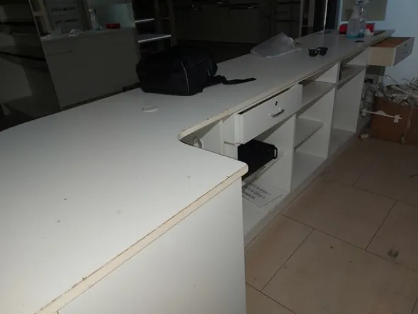 28#7897 Arredo e attrezzature negozio abbigliamento