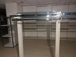 28#7897 Arredo e attrezzature negozio abbigliamento