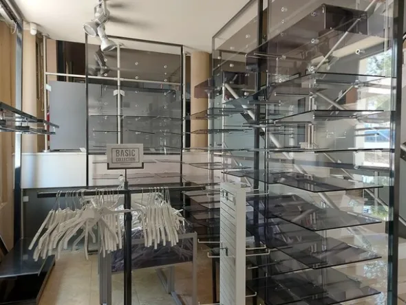 14#7897 Arredo e attrezzature negozio abbigliamento