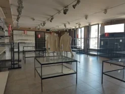 14#7897 Arredo e attrezzature negozio abbigliamento