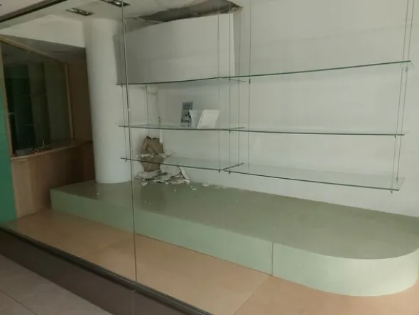 13#7897 Arredo e attrezzature negozio calzature