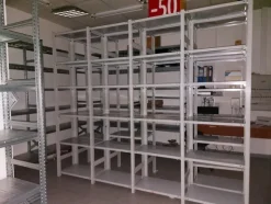 13#7897 Arredo e attrezzature negozio calzature