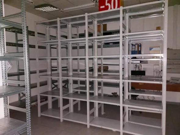 13#7897 Arredo e attrezzature negozio calzature