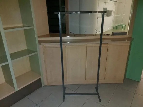 13#7897 Arredo e attrezzature negozio calzature