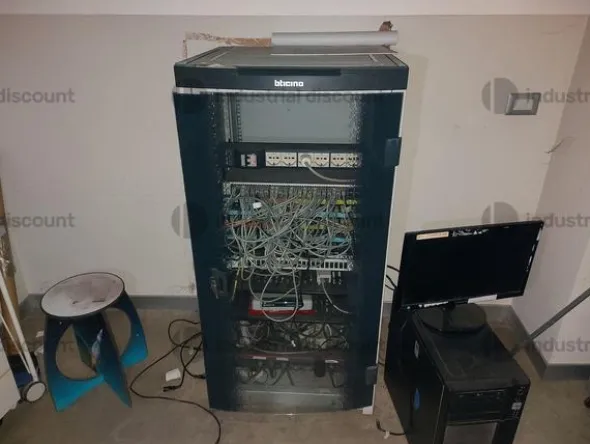 20#9805 Arredo e macchine elettroniche da ufficio