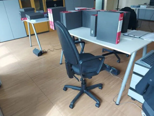 68#8429 Arredo ufficio e macchine elettroniche