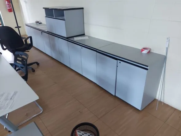68#8429 Arredo ufficio e macchine elettroniche