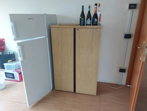 68#8429 Arredo ufficio e macchine elettroniche