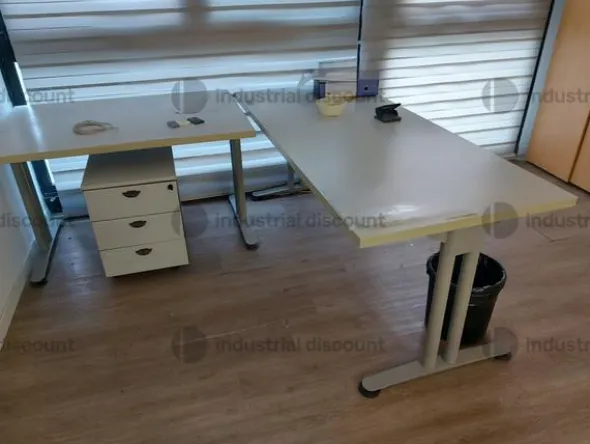 1#8705 Arredo ufficio e materiale elettronico