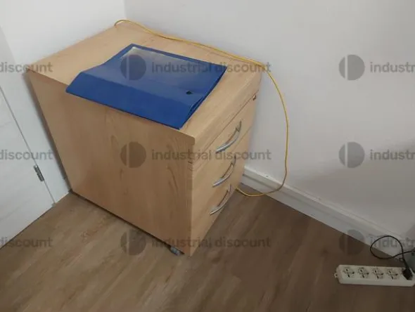 1#8705 Arredo ufficio e materiale elettronico