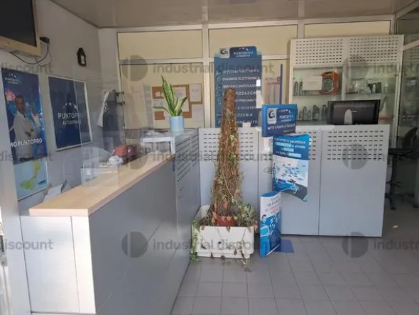 3#9630 Arredo uffici per officina e accettazione officina