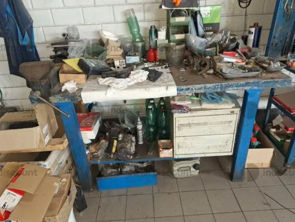 3#9630 Arredo uffici per officina e accettazione officina