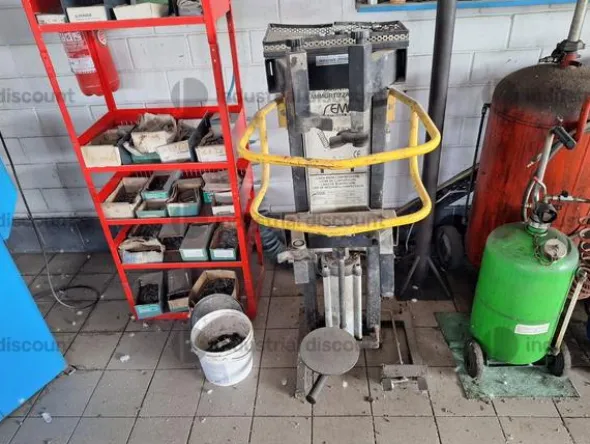 3#9630 Arredo uffici per officina e accettazione officina