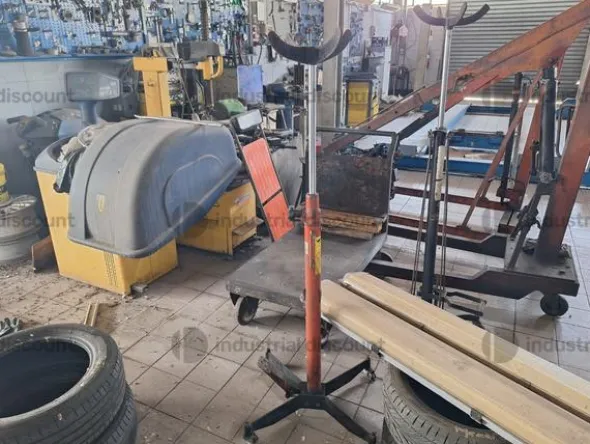 3#9630 Arredo uffici per officina e accettazione officina