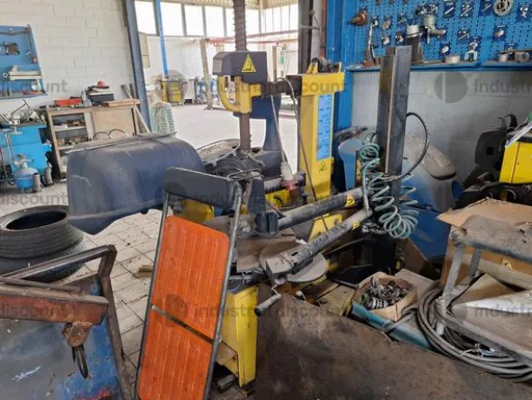 3#9630 Arredo uffici per officina e accettazione officina