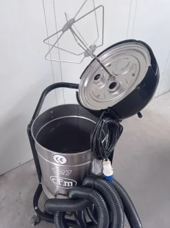 ASPIRATORE INDUSTRIALEPOLVERI – NILFISK (MF-PR-ASP-70)