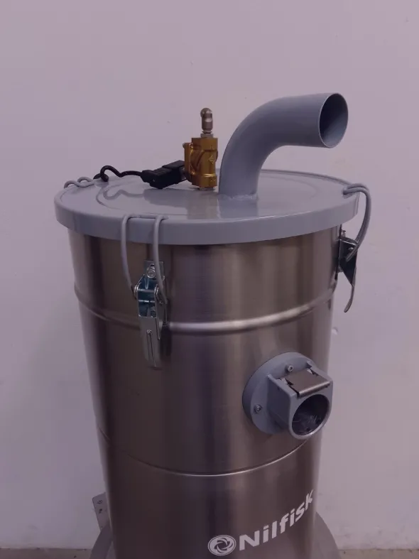 ASPIRATORE INDUSTRIALE POLVERI - NILFISK (MF-PR-ASP-74)