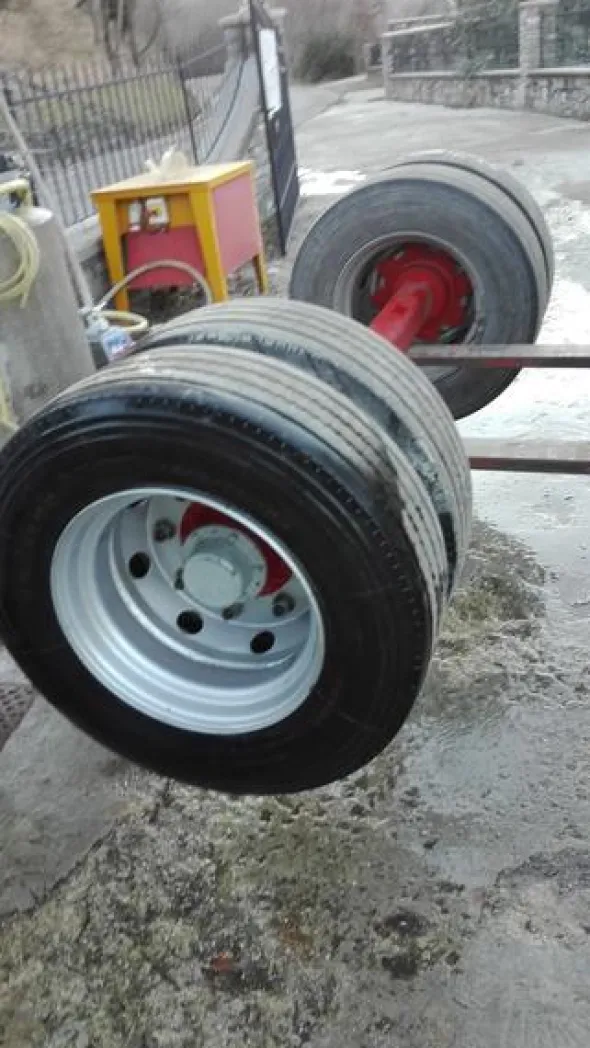 2#3819 Assale nuovo con cerchi e pneumatici