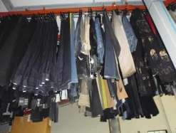 1#8042 Asta di capi di abbigliamento