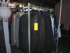 1#8042 Asta di capi di abbigliamento