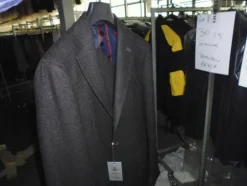 1#8042 Asta di capi di abbigliamento