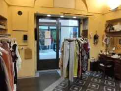 #24778 Asti centro storico negozio zona pedonale di alto passaggio fronte strada