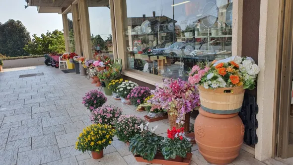 Attività retail con clientela fidelizzata e magazzino