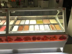 ATTREZZATURA COMPLETA PER GELATERIA