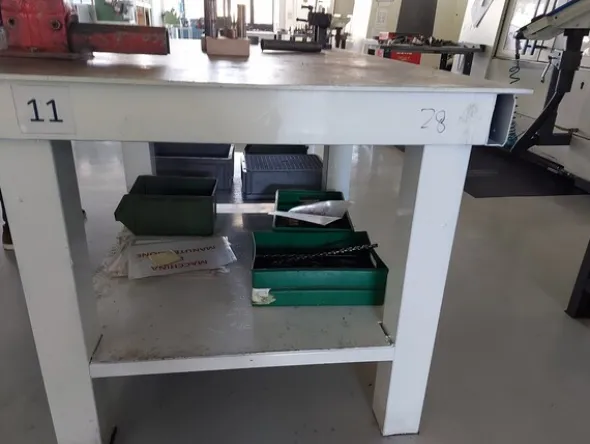 28#7717 Attrezzatura da officina