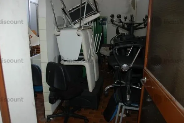 35#8738 Attrezzatura da officina e arredo da ufficio