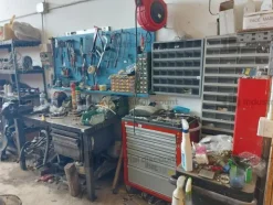 17#9469 Attrezzatura da officina ed arredo da ufficio