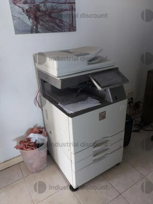 17#9469 Attrezzatura da officina ed arredo da ufficio