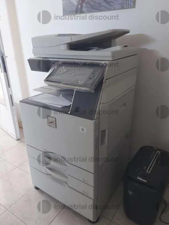 17#9469 Attrezzatura da officina ed arredo da ufficio
