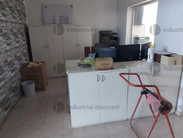 17#9469 Attrezzatura da officina ed arredo da ufficio