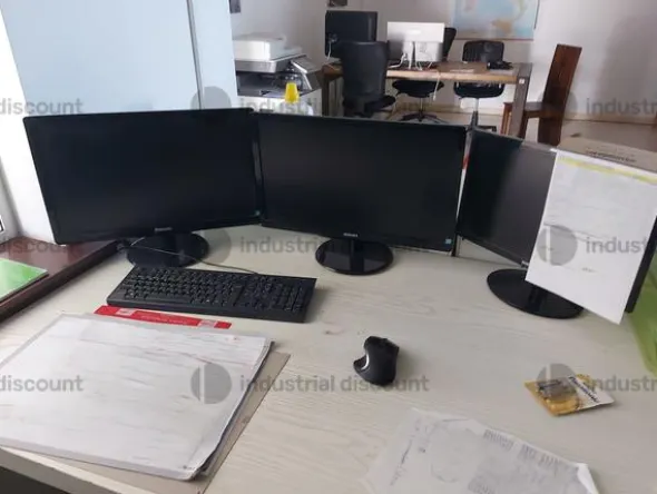 17#9469 Attrezzatura da officina ed arredo da ufficio