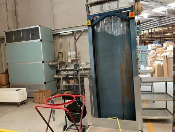 10#6196 Attrezzatura da officina e pressa per rifiuti