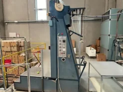 10#6196 Attrezzatura da officina e pressa per rifiuti