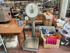 10#6196 Attrezzatura da officina e pressa per rifiuti