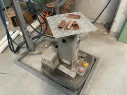10#6196 Attrezzatura da officina e pressa per rifiuti