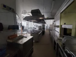 2#8982 Attrezzatura e cucina per attività di ristorazione