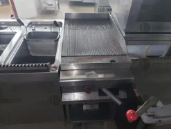 2#8982 Attrezzatura e cucina per attività di ristorazione